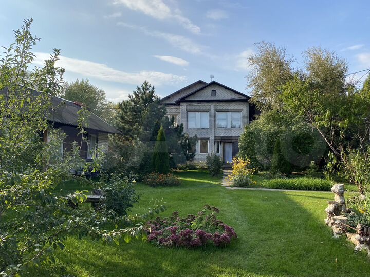 Коттедж 200 м² на участке 25 сот.