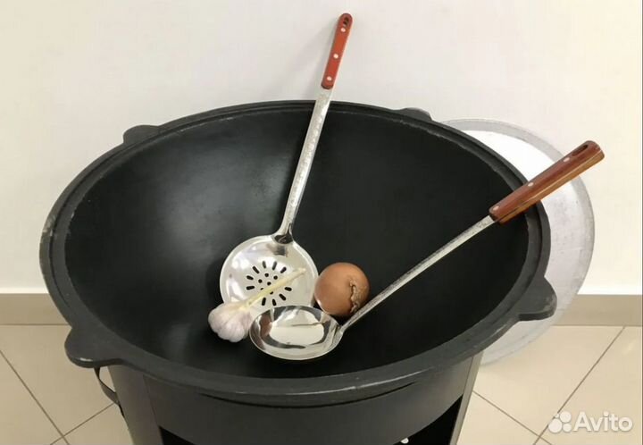 Казан чугунный с крышкой 10 л До 14 человек