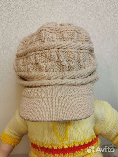 Шапка вязаная с козырьком