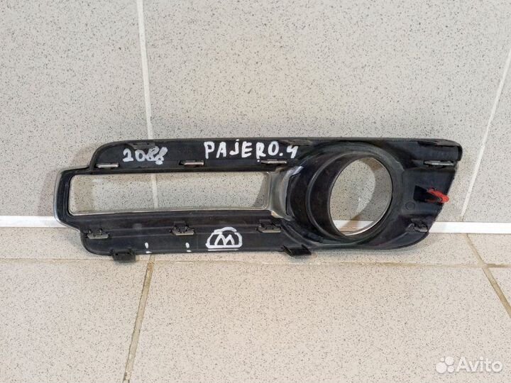 Накладка переднего бампера правая Mitsubishi