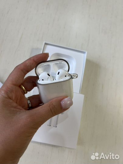 Беспроводные наушники apple airpods