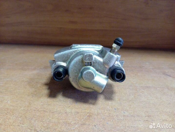 Суппорт тормозной передний правый Volkswagen Golf