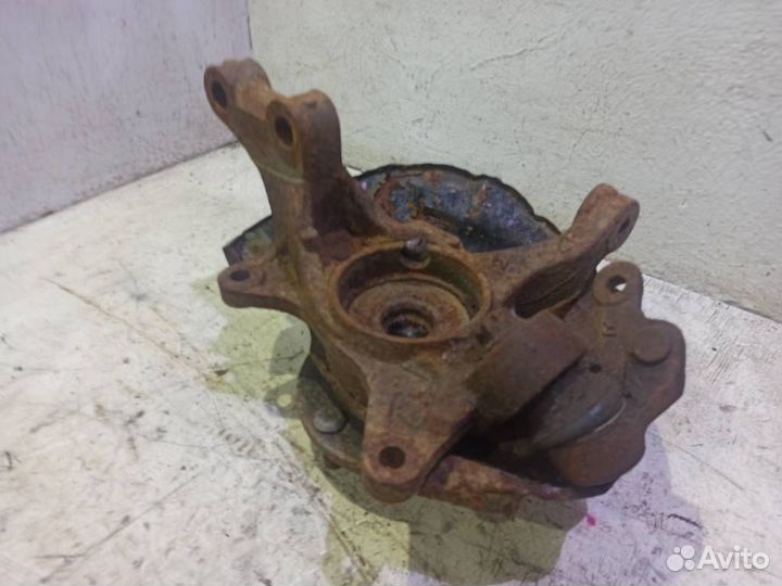 Кулак передний правый 4321139045