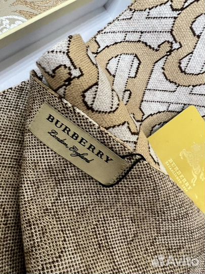 Шарф палантин Burberry в фирменной упаковке