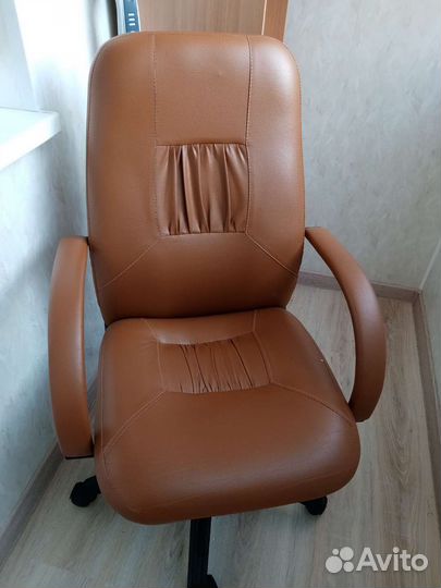 Компьютерное кресло кожаное
