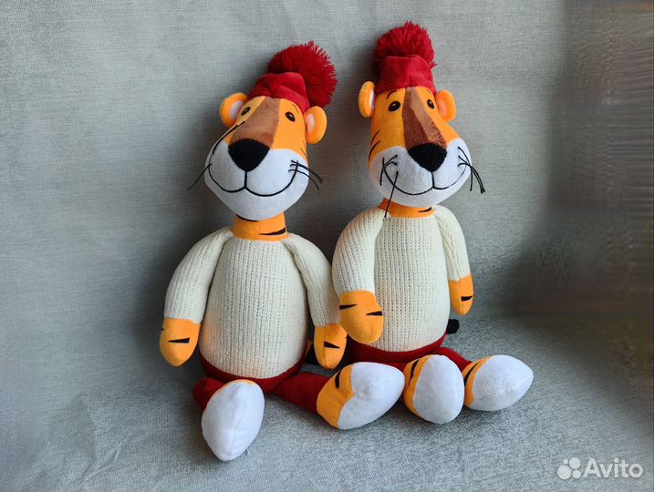 Мягкая игрушка тигр в шапке 45см