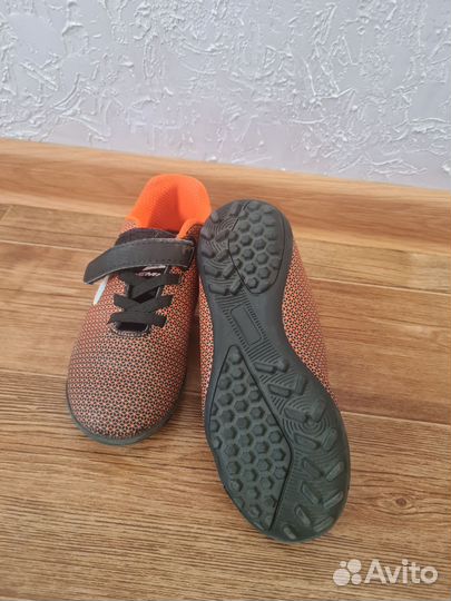 Детские футбольные бутсы