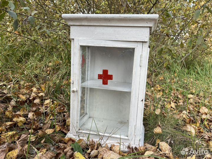 Аптечка настенная СССР