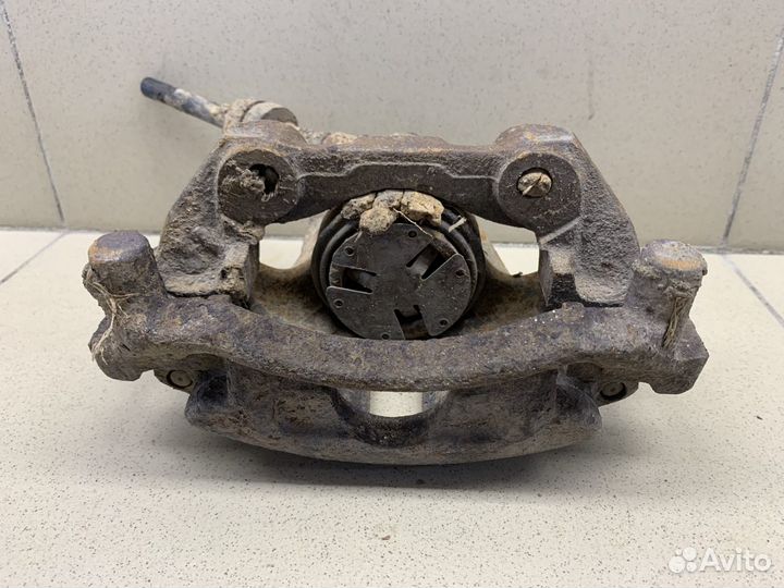 Суппорт передний правый 80/90 B3 1986-1991