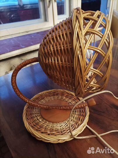 Светильник настольный