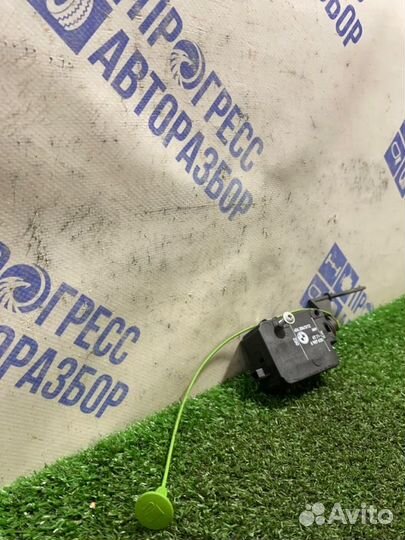 Активатор лючка бензобака Bmw 750I седан 4.8