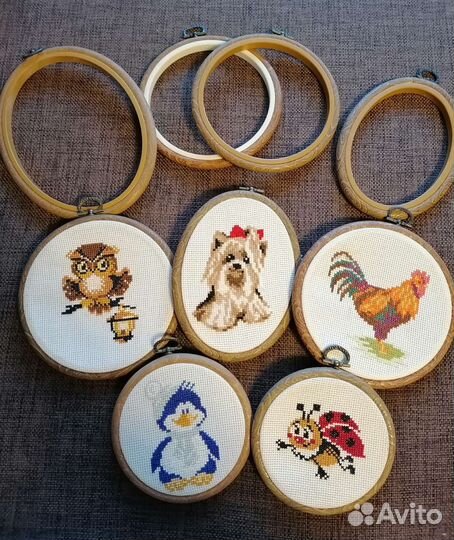Готовая вышивка крестом, рамки-пяльцы под дерево