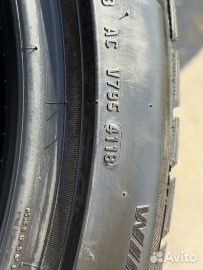 Pirelli Winter Sottozero 3 265/40 R21 и 305/35 R21 109W