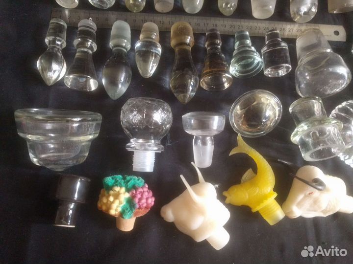 Пробки от графинов и крышки от чайников