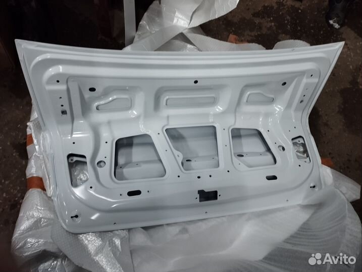 Крышка багажника LADA Vesta