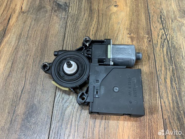 Volkswagen Golf Plus Моторчик стеклоподъемника LH