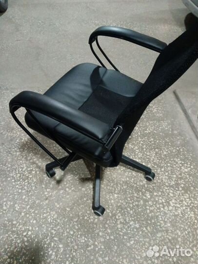 Офисное кресло