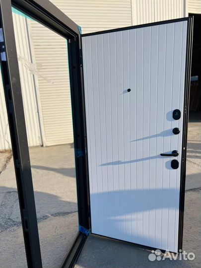 Дверь входная Вуд