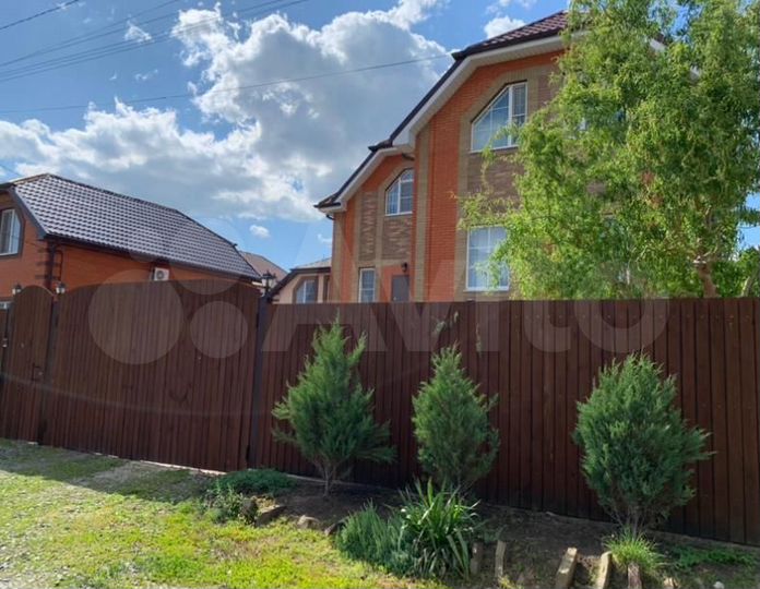 Дом 196,6 м² на участке 5,4 сот.