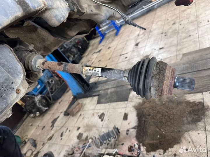 Привод левый Skoda Octavia A5 1.4 BUD 2012