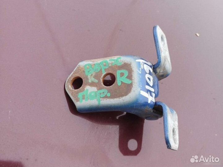 Петля двери передняя правая Mazda 3 2007