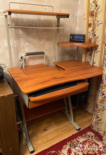 Компьютерный стол