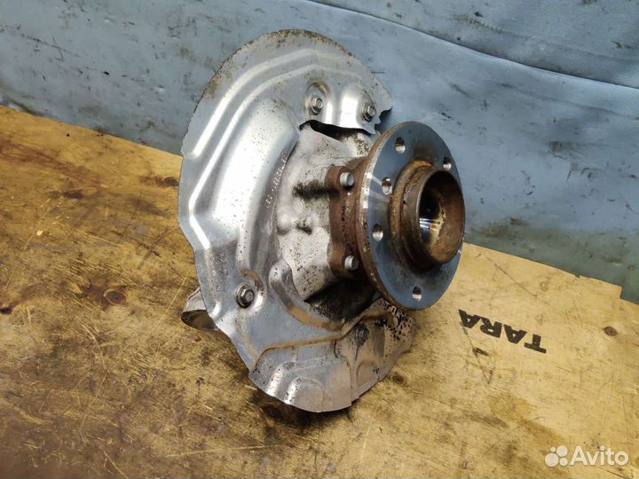 Кулак передний левый BMW E90 LCI N46