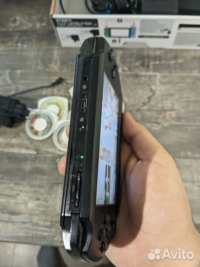 Sony PSP e1008 с оригинальной зарядкой и играми