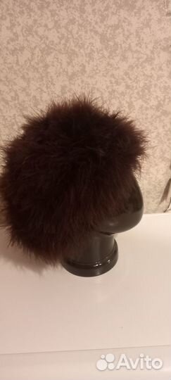 Женская шапка из перьев (боа)