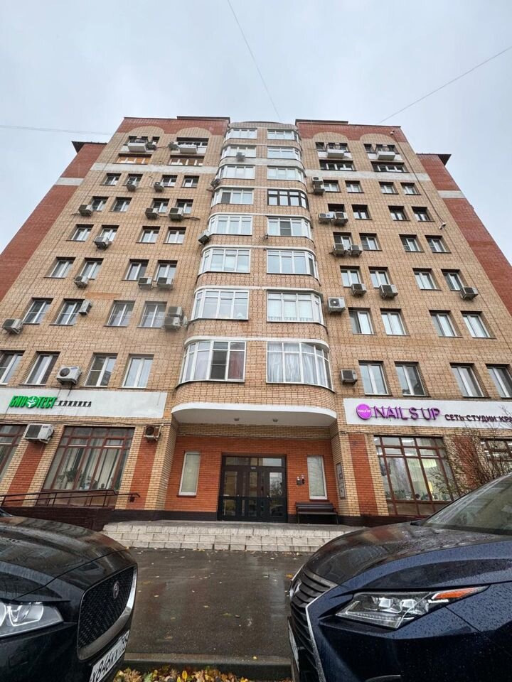 4-к. квартира, 131 м², 4/9 эт.