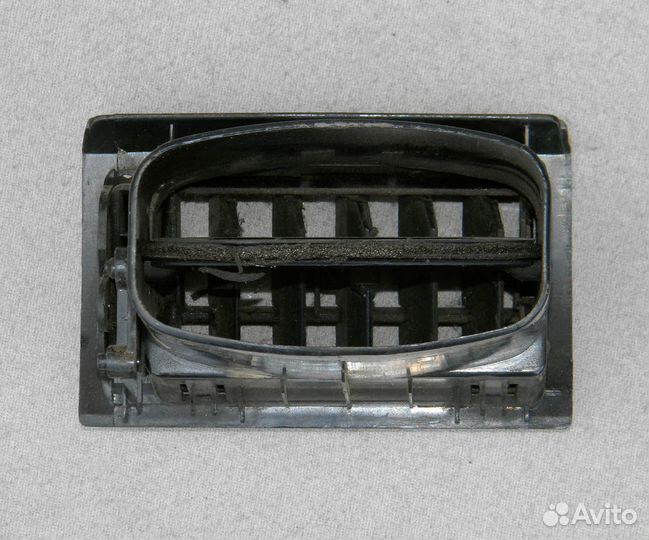 Дефлектор торпедо правый VW Golf 2