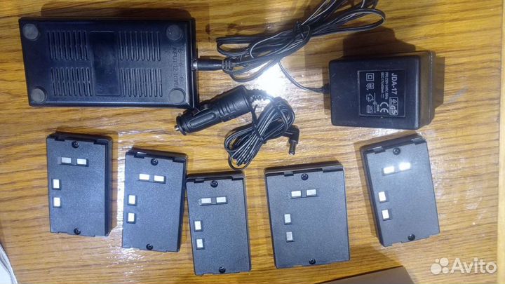 Зарядка для аккумуляторов различных видеoкамер