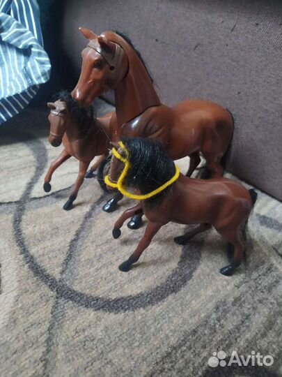 Игрушка лошадь с жеребятами