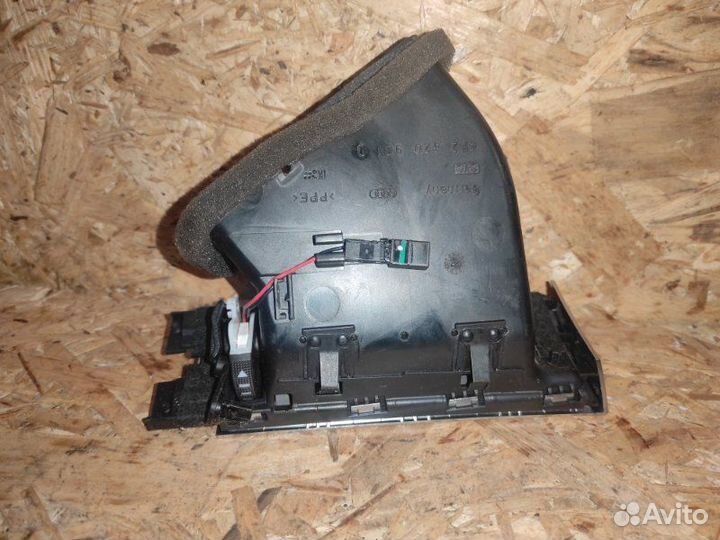 Дефлектор обдува салона левый Audi A6 C6 BRE 2007