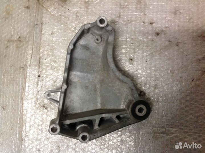 Кронштейн двигателя правый mercedes x156 gla