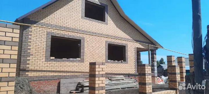 Бригада строителей каменщики