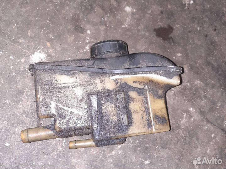 Бачок гур сааб 9000