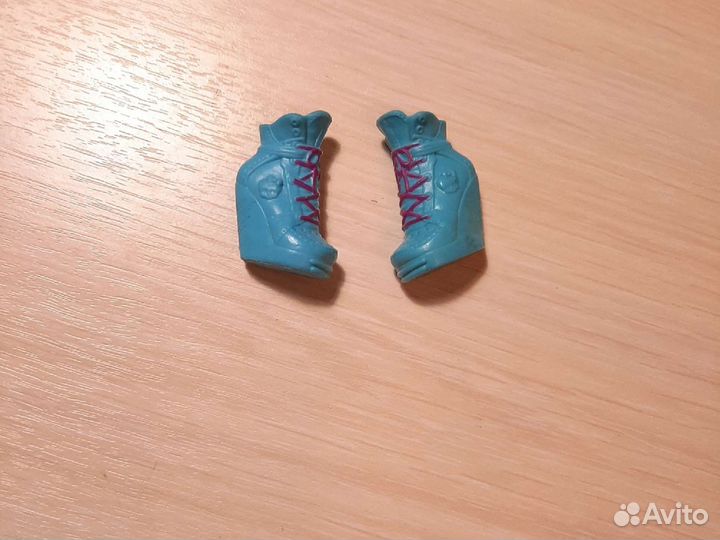 Обувь от куклы монстер хай Хаулин Вульф денс класс