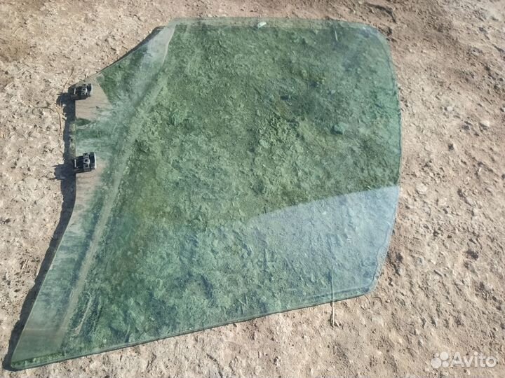 Стекло двери переднее правое Peugeot Partner B9