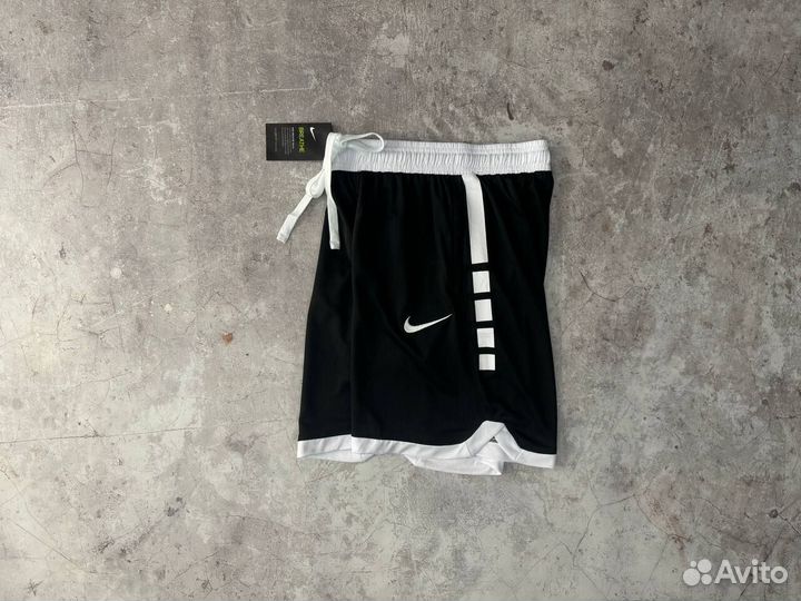 Спортивные шорты Nike