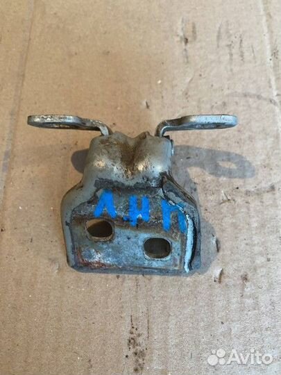 Петля двери левая нижняя передняя Renault Logan