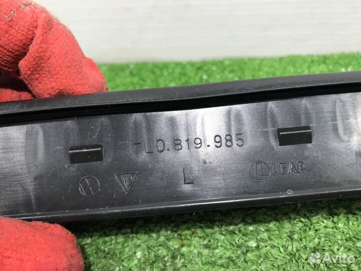 Дефлектор воздушный передний левый Volkswagen