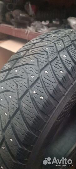 Yokohama Ice Guard IG65 215/60 R16 96T