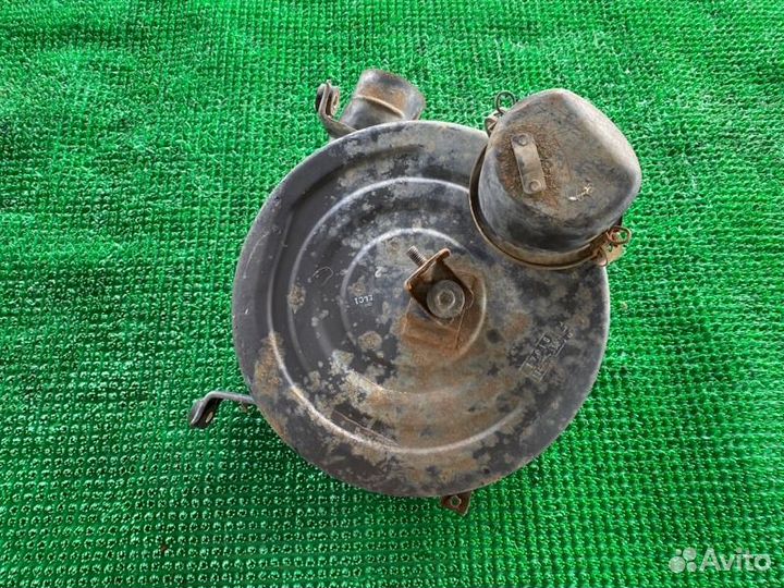 Корпус воздушного фильтра Toyota Land Cruiser