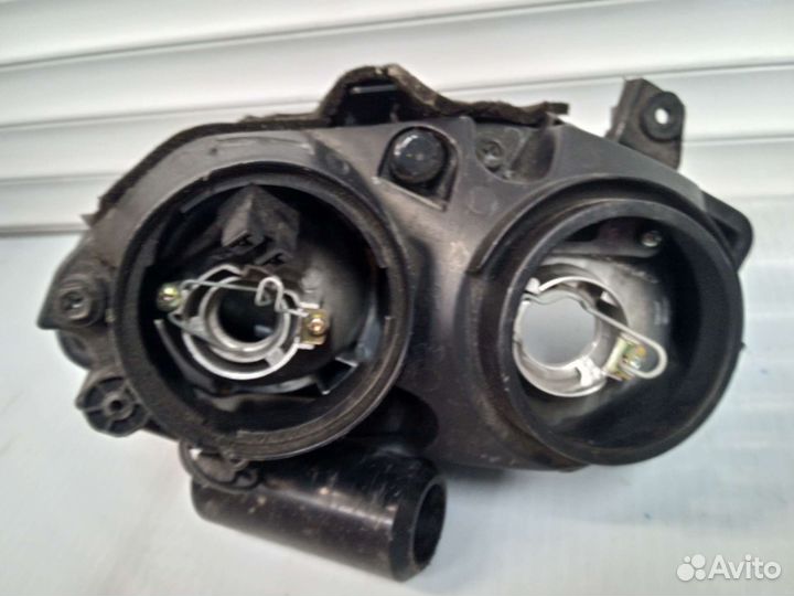 Yamaha R1 2004-2006. Фара правая