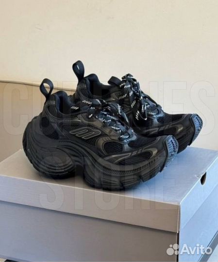 Кроссовки Balenciaga 10xl на руках