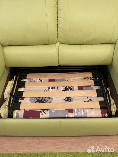 Кожаный диван