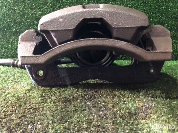 Суппорт тормозной передний правый Mazda Premacy