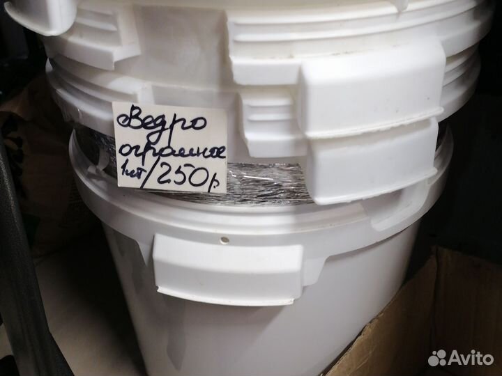 Ведро пластиковое с крышкой