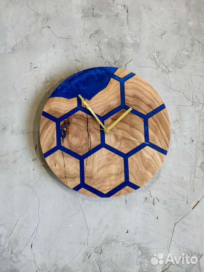Настенные часы из карагача и эпоксидной смолы